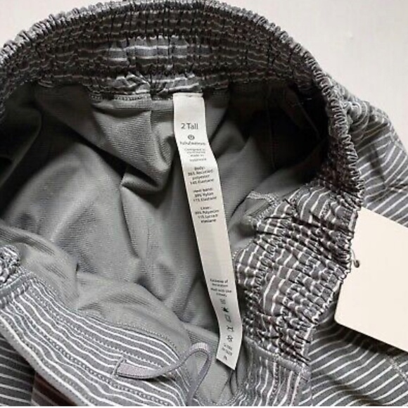 Lululemon Hotty Hot Short ll NWT size 2 Long - Picture 4 of 5